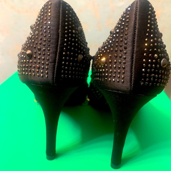 Beaded Black Pump - Picture 3 of 4